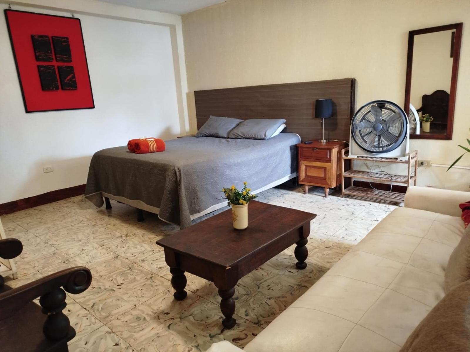 Estu Habitaciones Guatemala City ภายนอก รูปภาพ